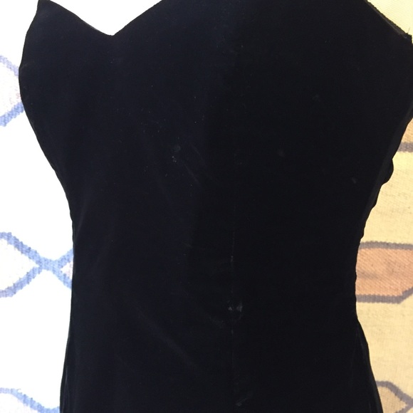 Vintage Velvet Strapless Bodycon Dress - Picture 7 of 8